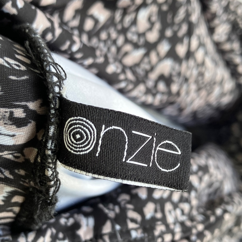 Onzie Black and Gray Patterned Leggings - Picture 5 of 5
